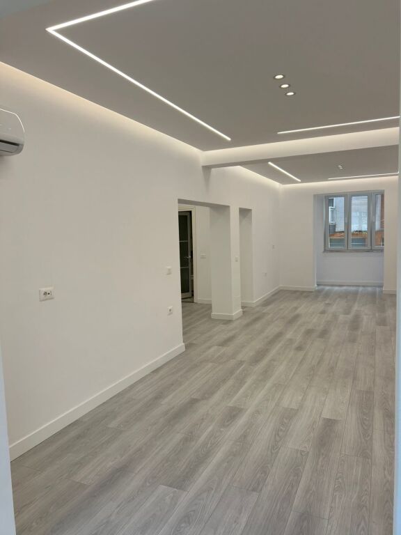 Locale commerciale in affitto, Via Barrikadave! 1.300 €