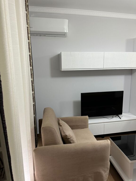Apartament 1+1 me qera , Astir