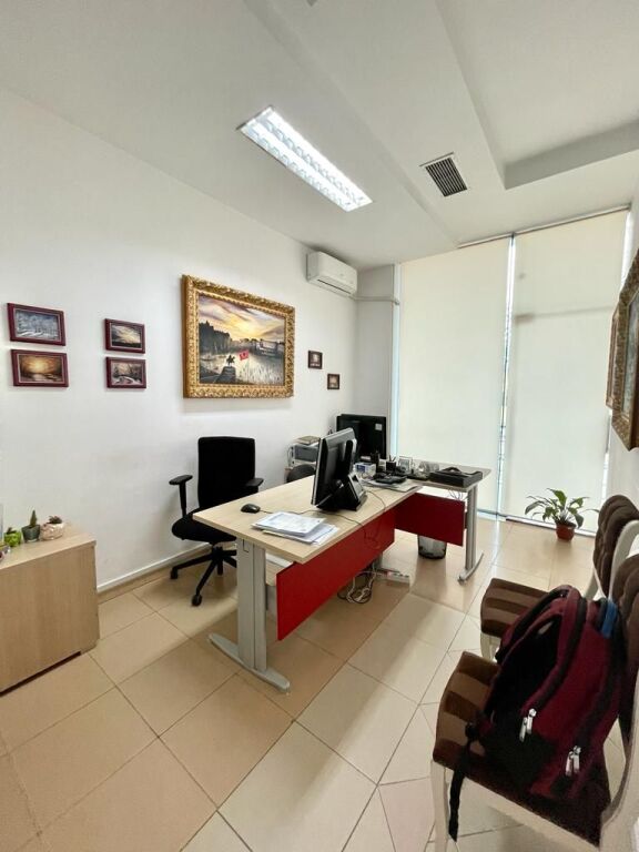 AMBIENTE IN VENDITA IN VIA ELBASANI