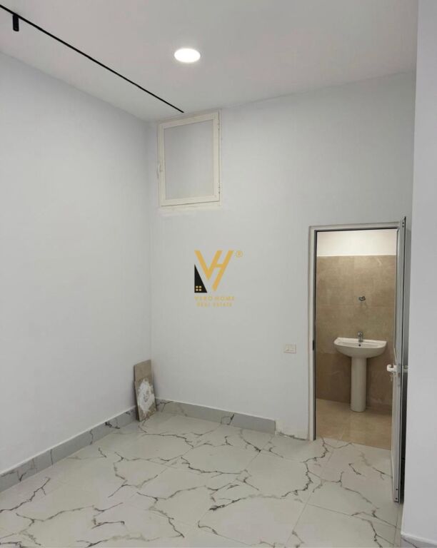 SHOP FOR SALE 38.4 M2 ON MINE PEZA STREET 192,000 EURO