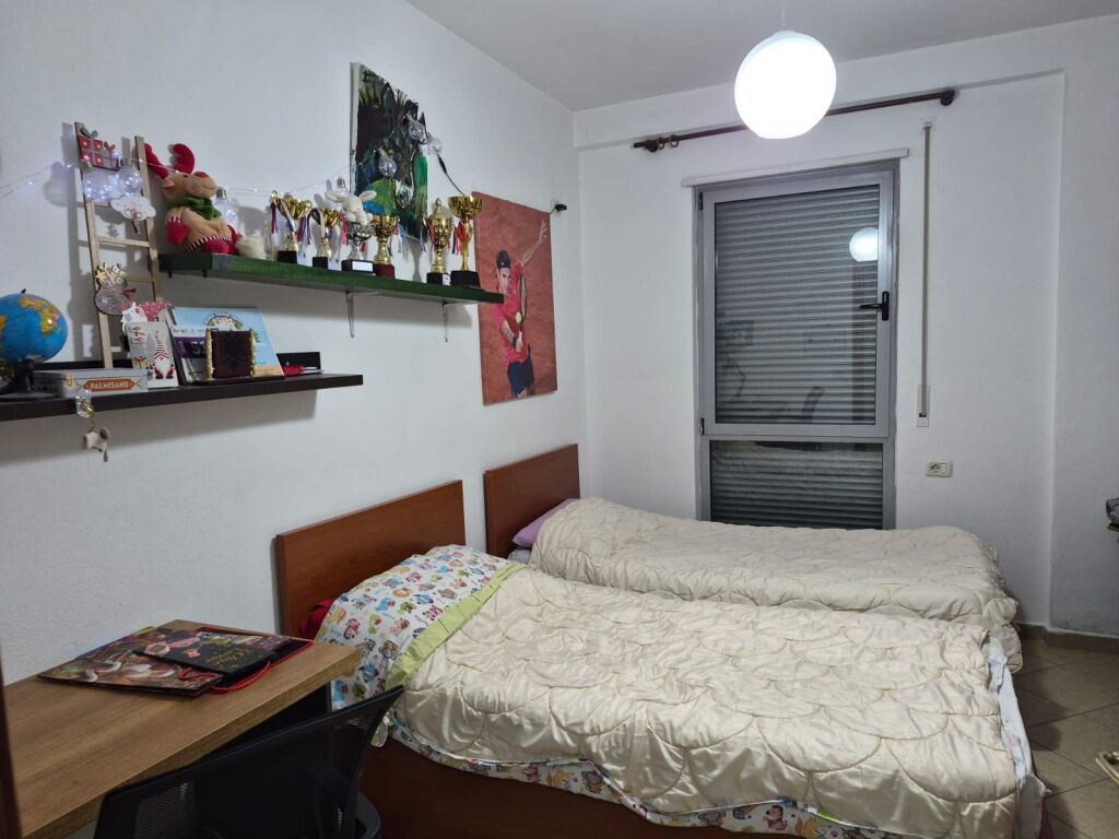 🏡 Affittasi 2+1 📍 Di fronte a Delijorgji, Via Stavri Themeli 💶 550€ / mese 🏢 Palazzo con ascensore