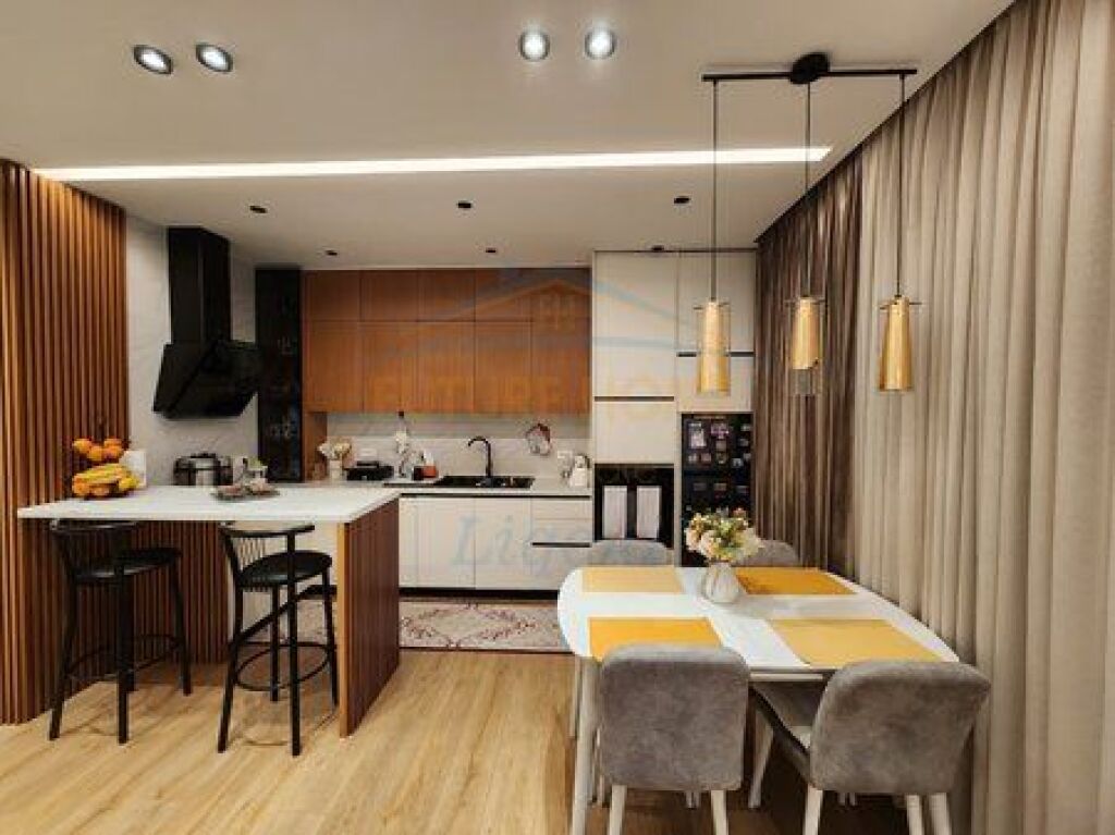 Shitet, Apartament 2+1+Post Parkimi, Liqeni i Thate, Tiranë