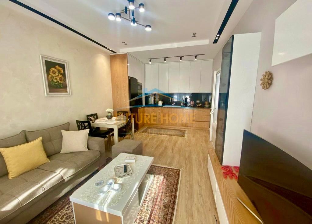 ✨ Lusso e Modernità a "Kontakti" – 1+1 in Affitto a 21 Dhjetori! 🏠