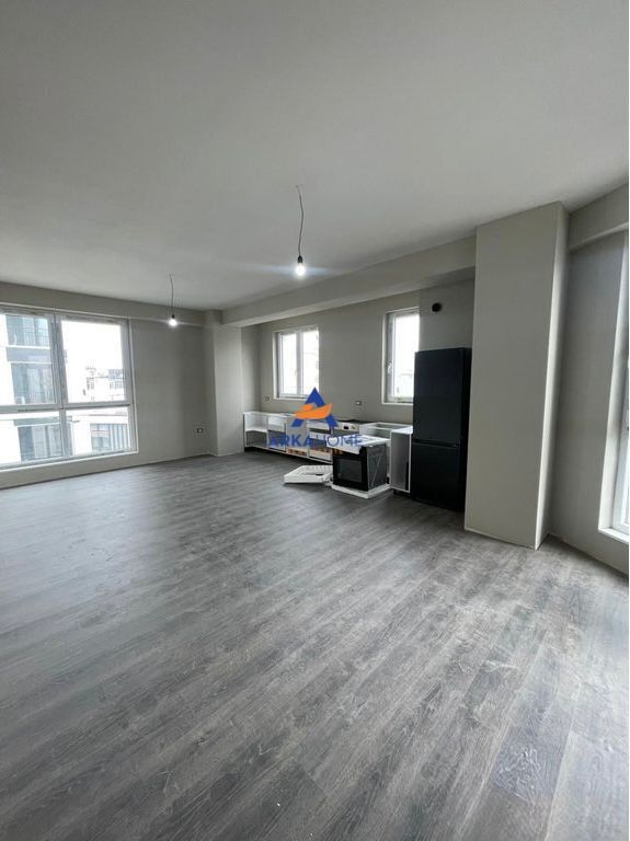 SHITET APARTAMENT 3+1+2+BALLKON "TEK KOMUNA E PARISIT" 418000 EURO