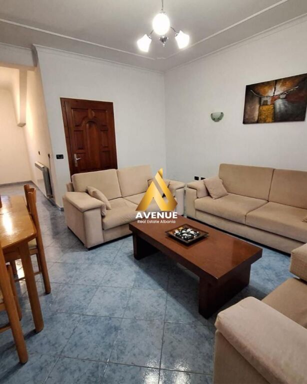 JEPET ME QIRA APARTAMENT 2+1 TE BULEVARDI I RI, TIRANË