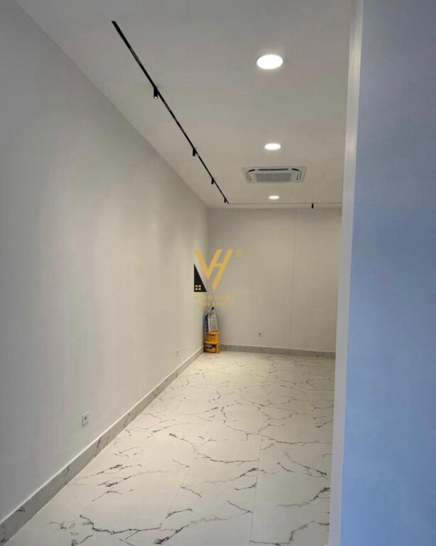 SHOP FOR SALE 38.4 M2 ON MINE PEZA STREET 192,000 EURO
