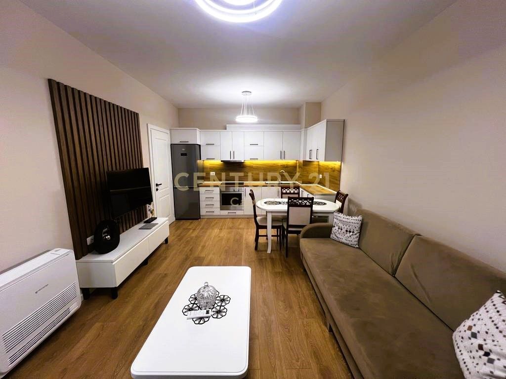 Apartment 1+1+Parking Spot, for rent on “5 Maji” street!
