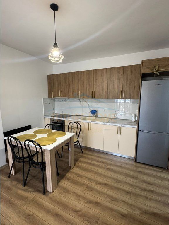 Super Affitto 5 Maggio , 2+1 ; 500€