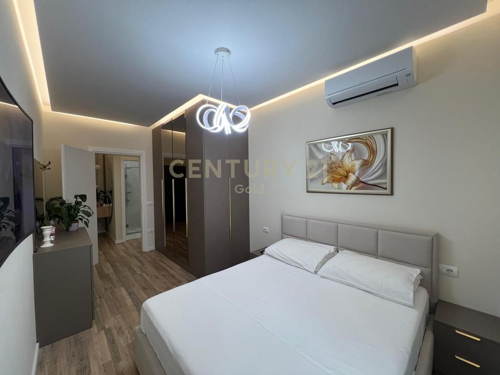 JAPIM ME QIRA APARTAMENT 1+1 TEK RRUGA E KOSOVAREVE!