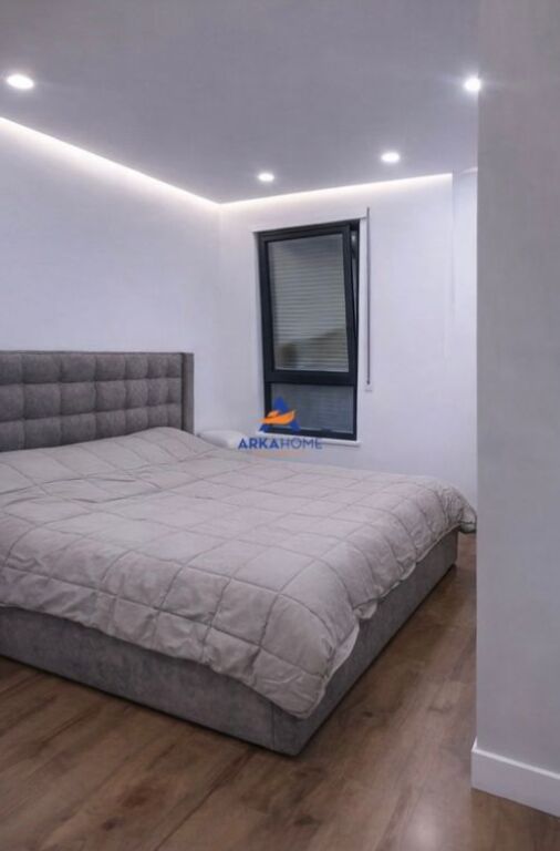 SHITET APARTAMENT 2+1+2 BALLKON "KINOSTUDIO , RRUGA AGIM PRODANI" 200.000 EURO