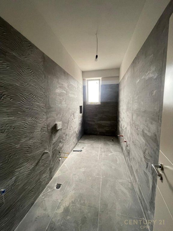 SHITET APARTAMENT 3+1+2 TEK KOMUNA E PARISIT, BEGA07
