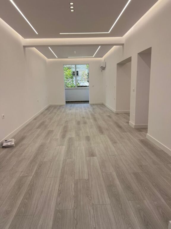 Locale commerciale in affitto, Via Barrikadave! 1.300 €