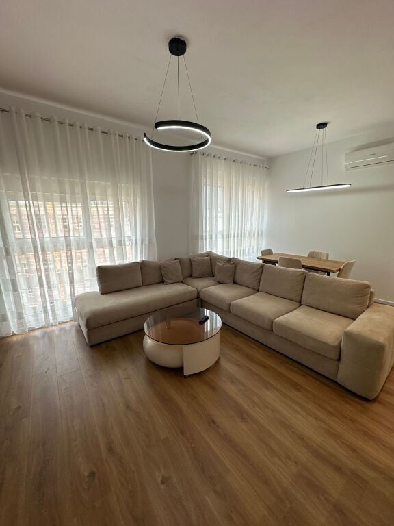 Appartamento 1+1 in affitto, Complesso Kadiu 45000 lek/mese