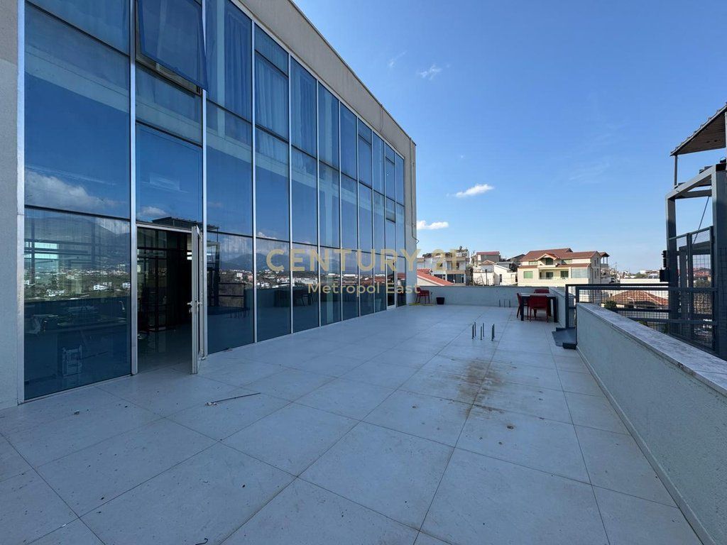 AMBIENTE COMMERCIALE+VERANDA PANORAMICA+ 2 POSTI AUTO NELLA ZONA DI SAUKU