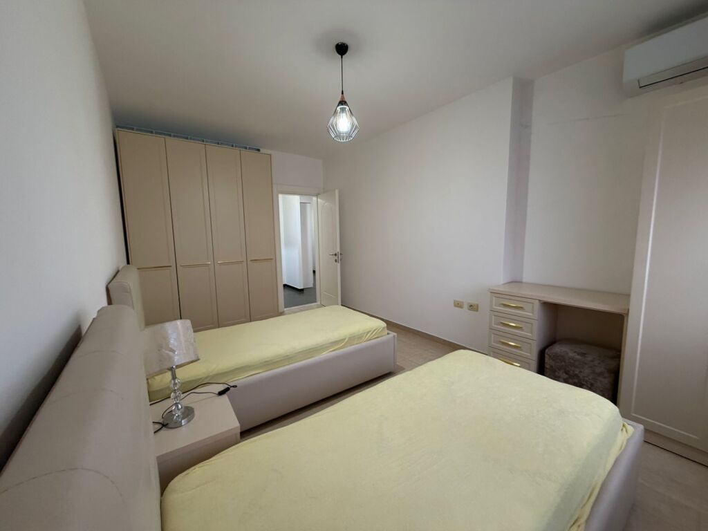 Affittasi appartamento 2+1 + 2 + 🅿️📍 Astir, vicino a Villa L  ✔️ 5° piano✔️ Palazzo con ascensore✔️ Arredato✔️ Ambiente spazioso e ben organizzato✔️ Incluso posto auto  💰 Prezzo: 600 euro/mese  📞 Per maggiori informazioni o visita, contattare