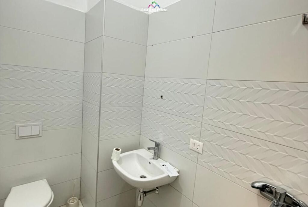 Office For Rent At Pharmacy 10 (ID BZ2903) Tirane