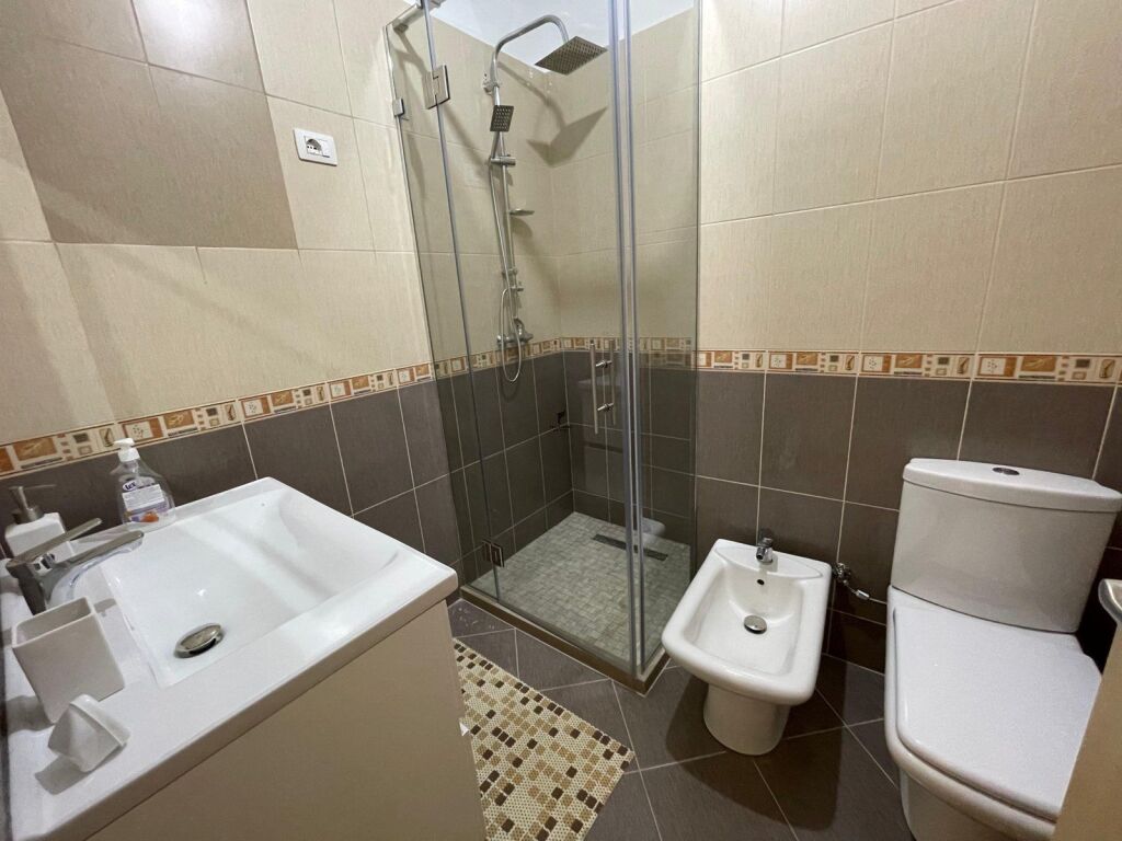 APARTAMENT ME QERA 2+1+2 RRUGA E ELBASANIT 80.000 LEKE FH-67278