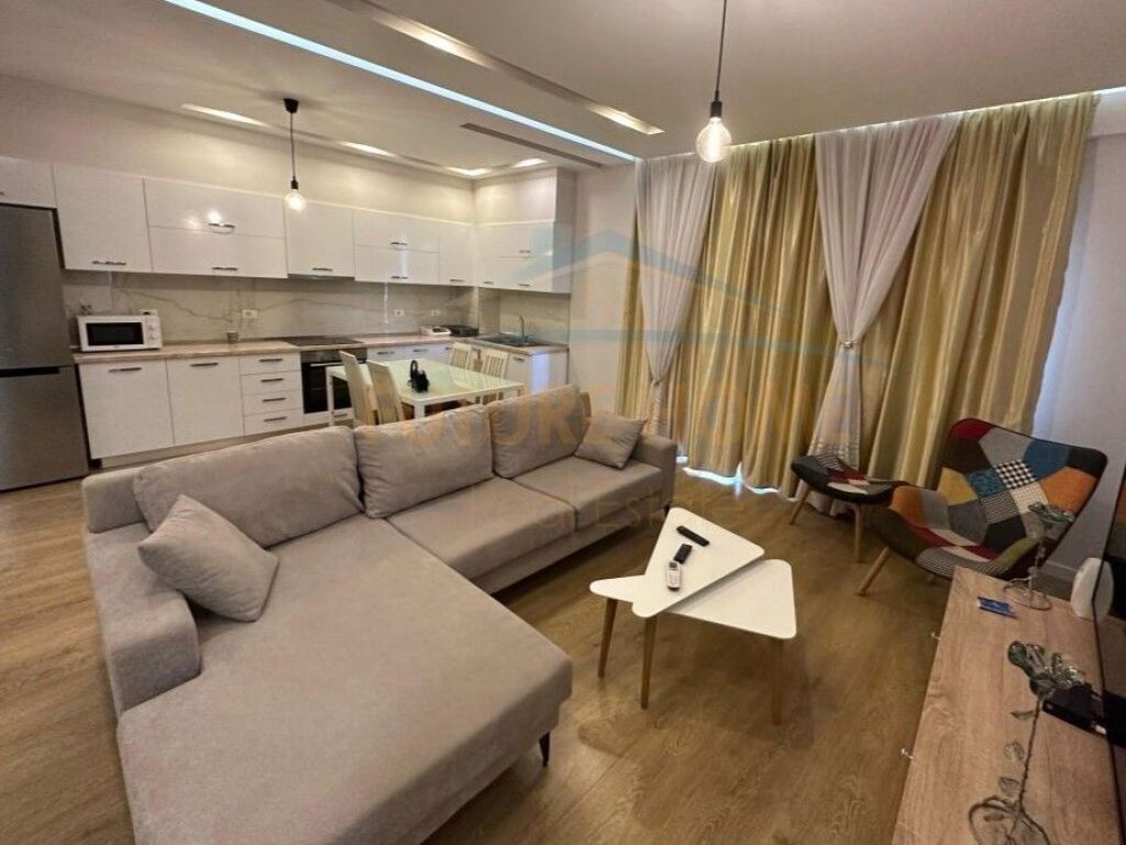 Shitet, Apartament 2+1+2, Liqeni i Thate