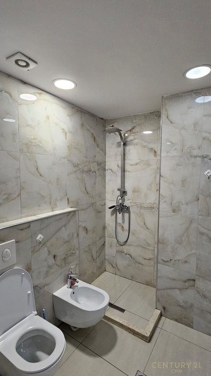 APPARTAMENTO 1+1 IN AFFITTO – “9 PIANI”, CENTRO DI TIRANA!
