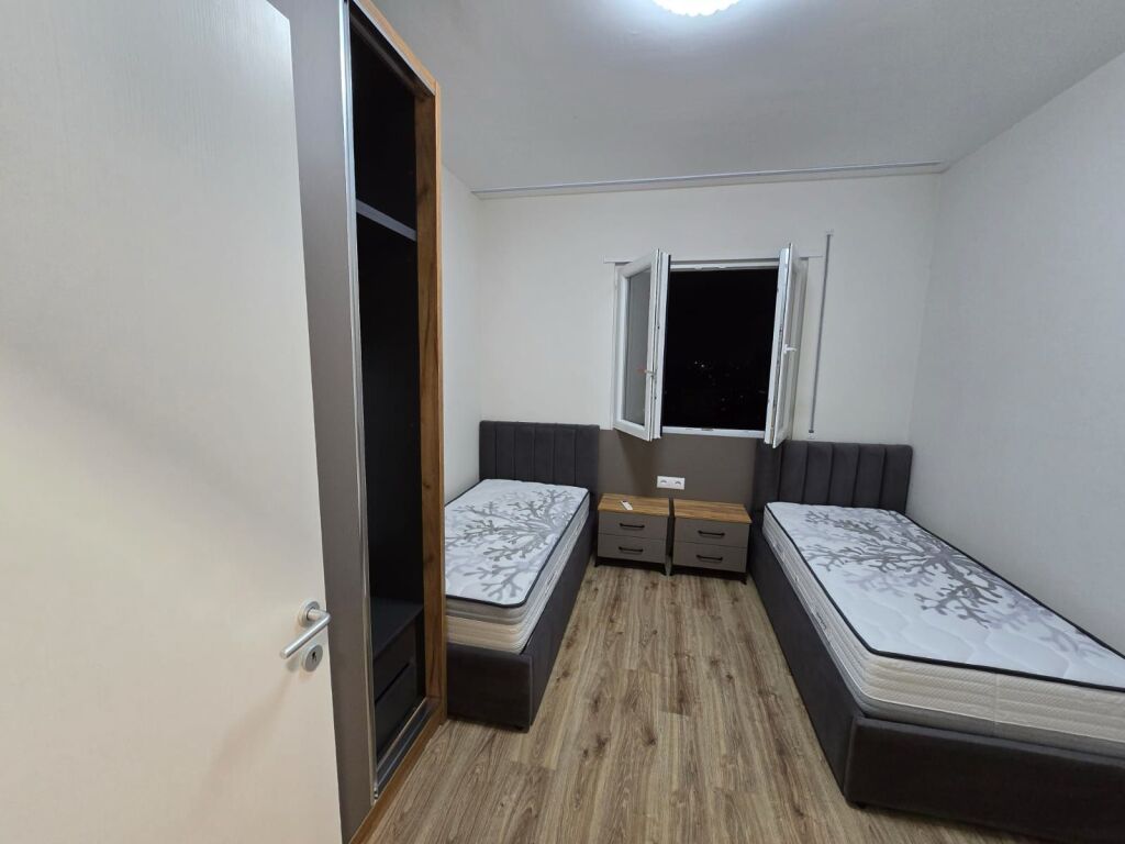 Shitet Apartament 3+1+2+ballkon ne Kamez