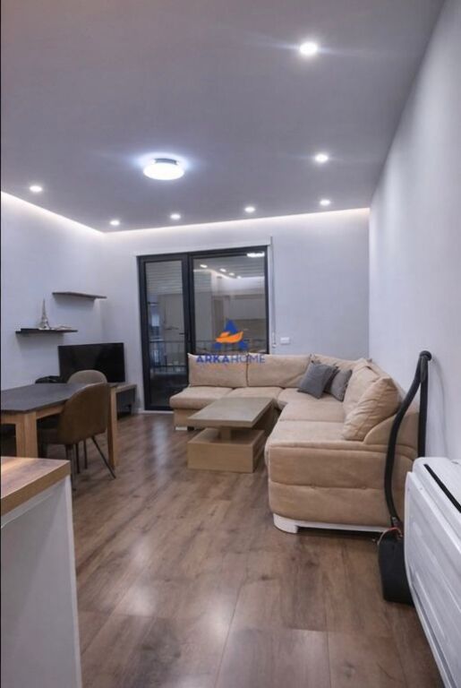 SHITET APARTAMENT 2+1+2 BALLKON "KINOSTUDIO , RRUGA AGIM PRODANI" 200.000 EURO