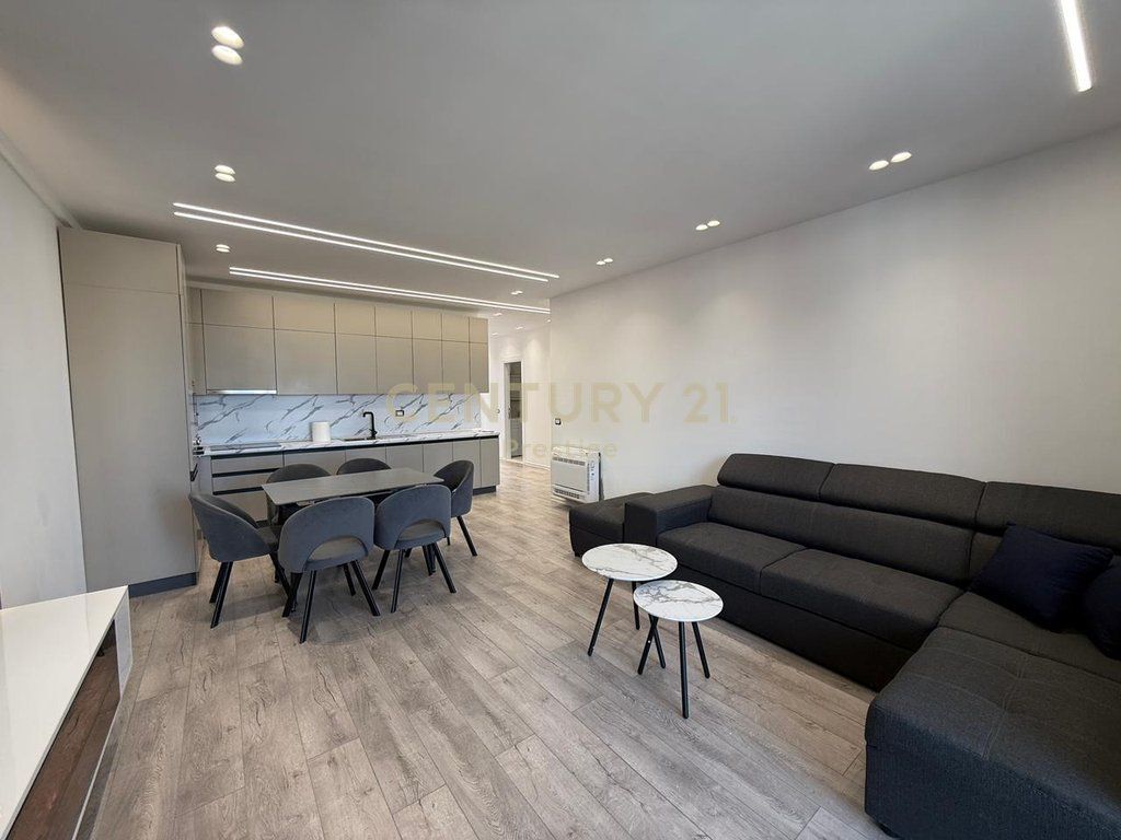 Apartament 2+1+2 për shitje te Bulevardi i Ri, Tiranë