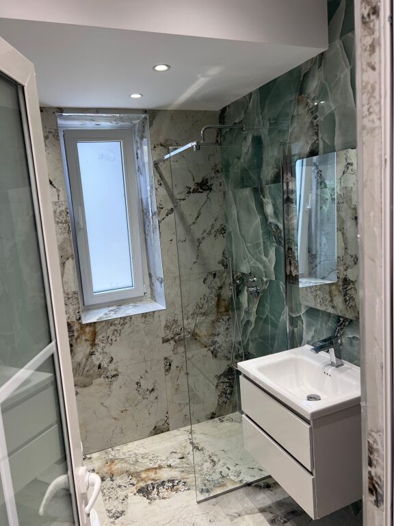🔥 Jepet me qera ambient komercial 90 m² 📍 Tek Rruga e Barrikadave