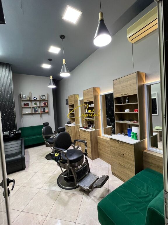 BARBERSHOP BUSINESS FOR SALE 25 M2 YZBERISHT 2,200 EURO