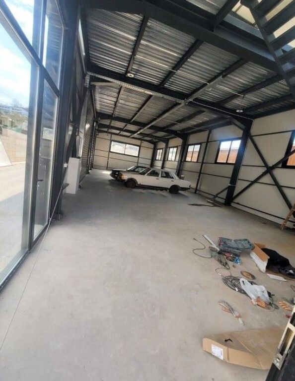Capannone in affitto a Kashar, vicino a Top Channel 3.000 € /Mese