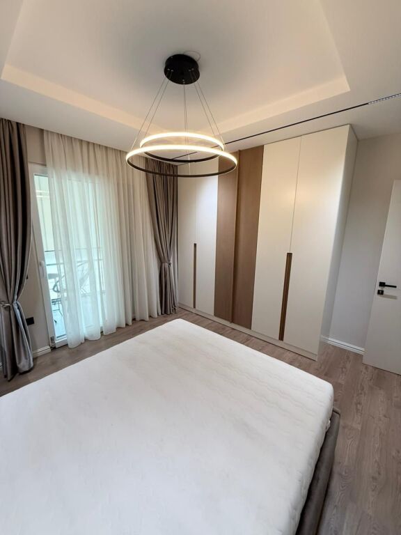 APARTAMENT LUKSOZ ME QERA TEK KOPSHTI ZOOLOGJIK