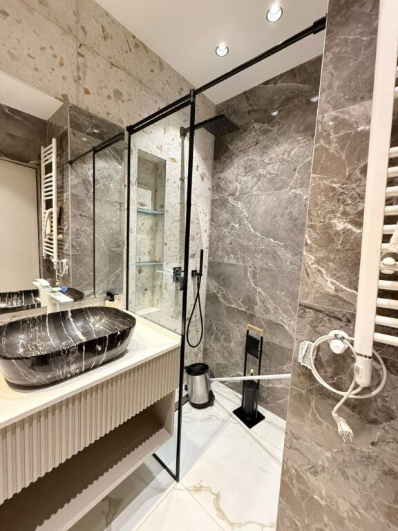 APARTAMENT LUKSOZ ME QERA TEK KOPSHTI ZOOLOGJIK
