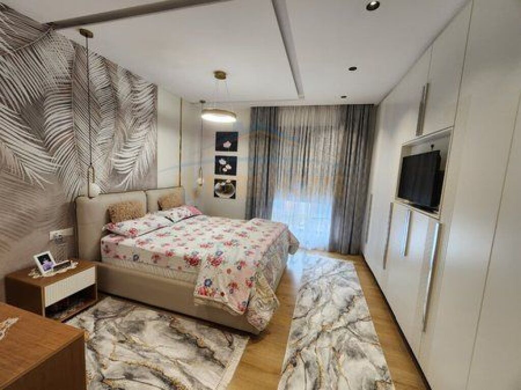 Shitet, Apartament 2+1+Post Parkimi, Liqeni i Thate, Tiranë