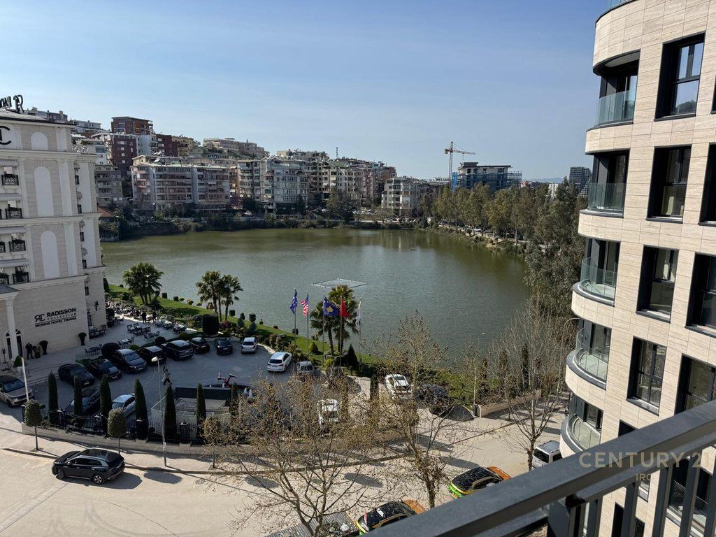 SHITET APARTAMENT 2+1+3 + 2 POSTE PARKIMI TEK LIQENI I THATË!