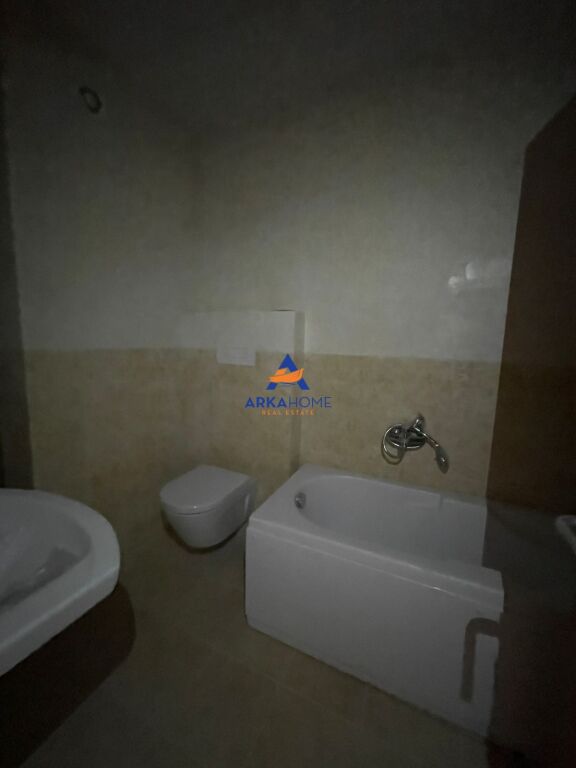 UFFICIO IN AFFITTO 104M2 "TORRI GEMELLI (DIETRO SKY TOWER)" 2675 EURO