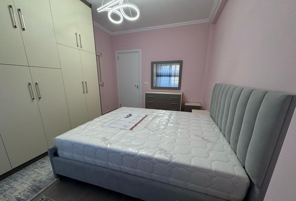 Super Apartament 2+1+2, prane Statcionit te Trenit, fillimi Bulevardit te Ri!