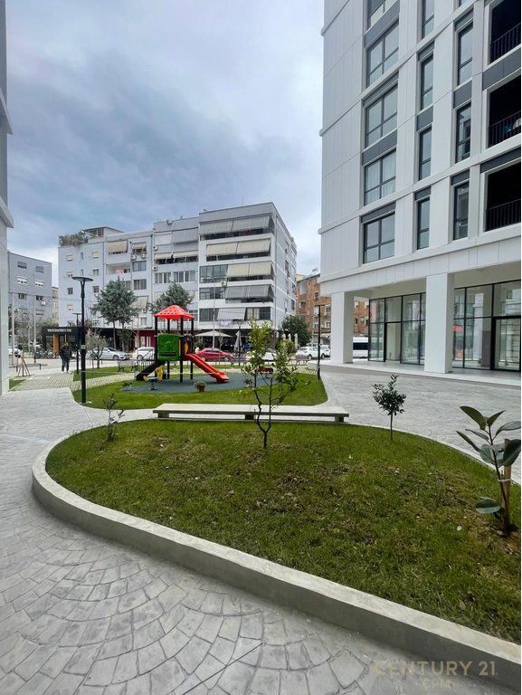 SHITET APARTAMENT 3+1+2 TEK KOMUNA E PARISIT, BEGA07