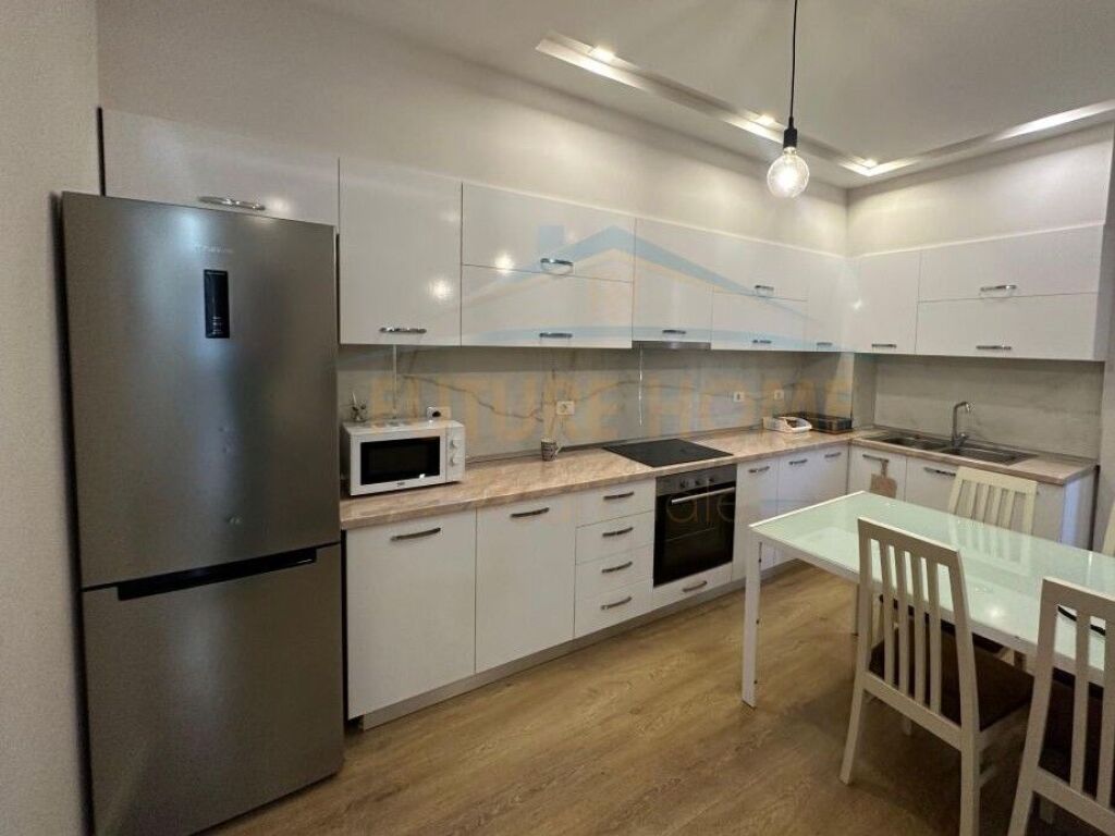 Shitet, Apartament 2+1+2, Liqeni i Thate