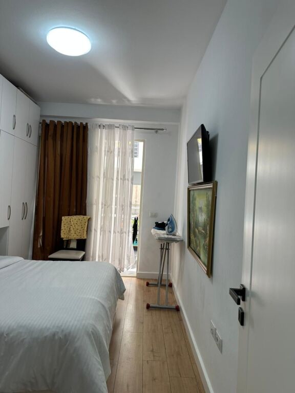 Shitet apartament 2+1 Tek kompleksi Tom Doshi me Shkoze