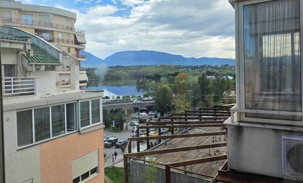 Apartament me qira 2+1+2 , Liqeni i Tiranes, prane Kopshtit Zoologjik