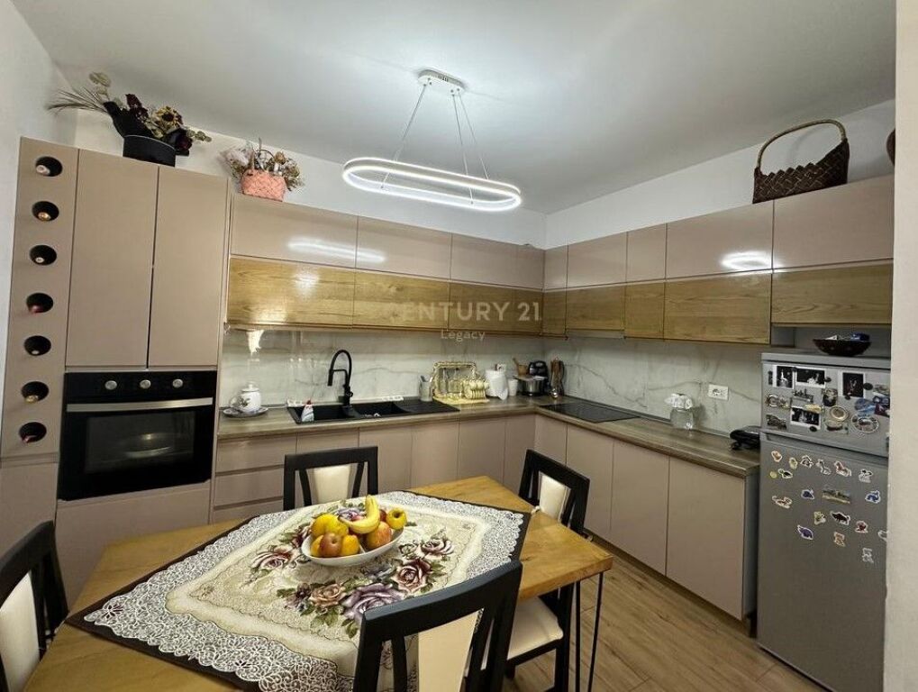 Apartment 2+1+2 balconies for sale, Tom Doshi Complex, Shkoze