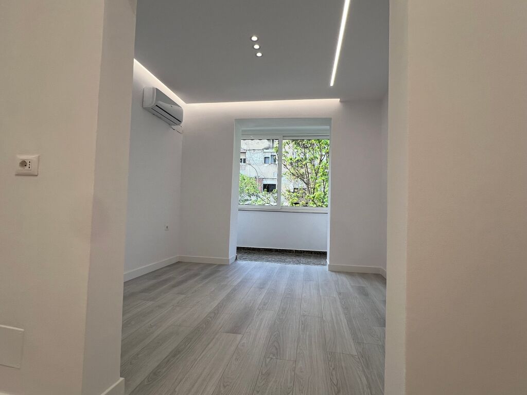 🔥 Jepet me qera ambient komercial 90 m² 📍 Tek Rruga e Barrikadave