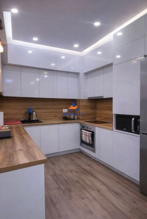 SHITET APARTAMENT 2+1+2 BALLKON "KINOSTUDIO , RRUGA AGIM PRODANI" 200.000 EURO