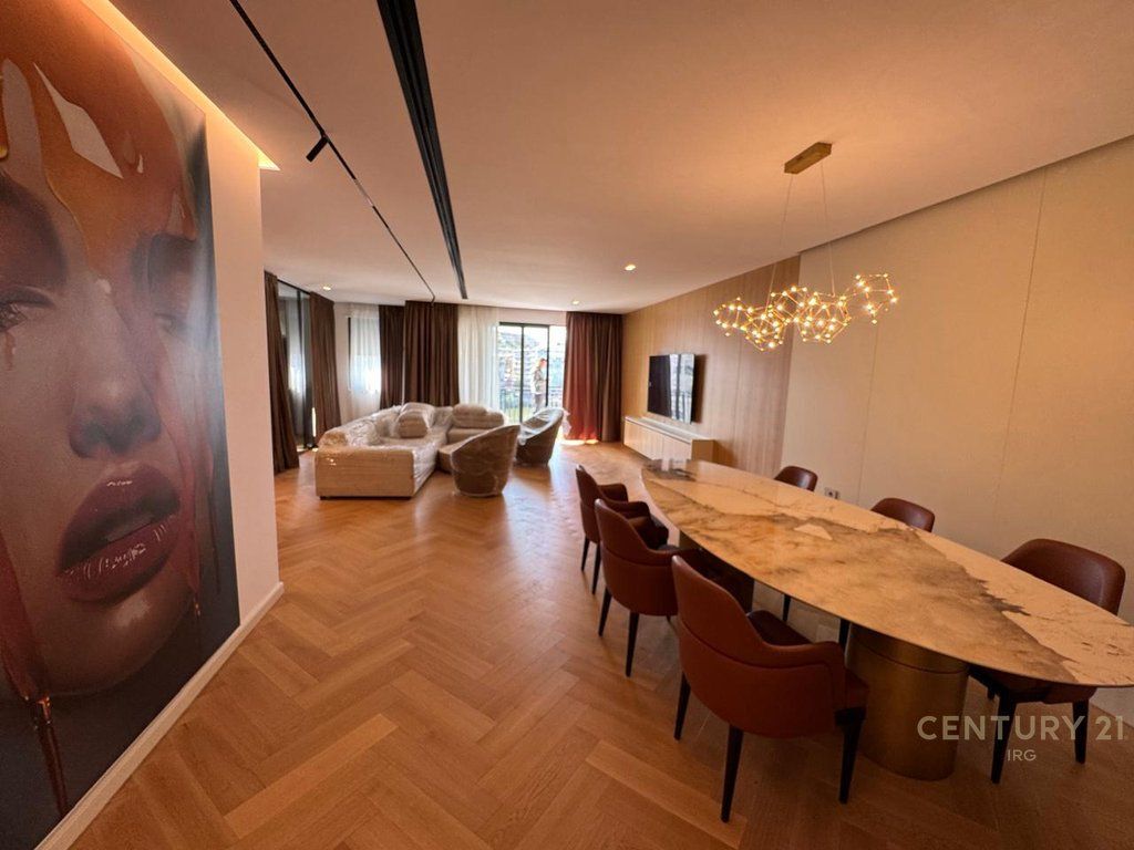 SHITET APARTAMENT 2+1+3 + 2 POSTE PARKIMI TEK LIQENI I THATË!