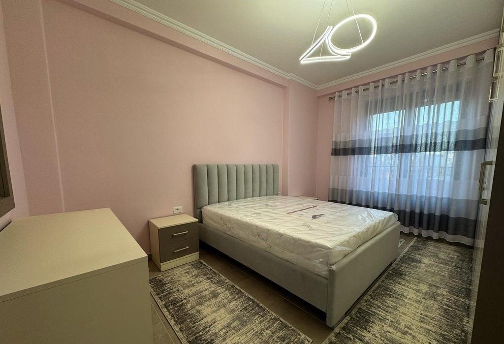 Super Apartament 2+1+2, prane Statcionit te Trenit, fillimi Bulevardit te Ri!