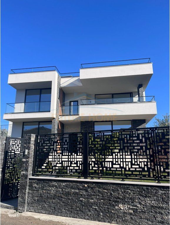 Vendesi in vendita, villa su 2 piani