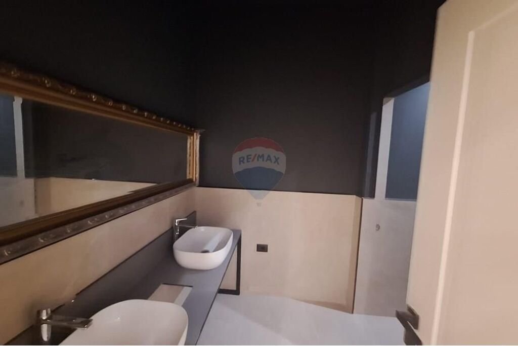 Locale Commerciale in Affitto a Fresk