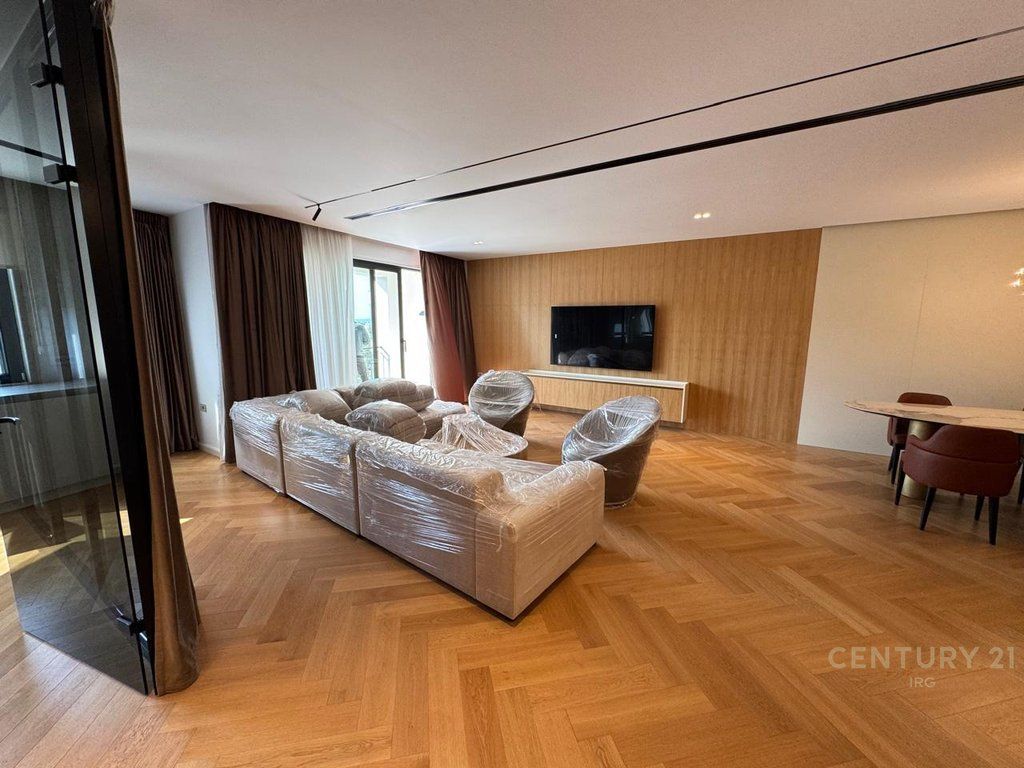 SHITET APARTAMENT 2+1+3 + 2 POSTE PARKIMI TEK LIQENI I THATË!