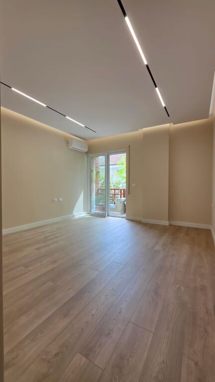 For rent space opposite Coin/Rtsh 🔹️2+1+2+ Parking space 🔹️Convertible to 3+1 🔹️131m2 gross - 114 m2 net 🔹️South/east orientation 🔹️2nd floor, advertising possibility from the main street Coin 🟢 Newly renovated: 🔹️Complete electrical installations, possibility to convert to smart home 🔹️2 Bathrooms 🔹️Veka triple glass windows with horizontal opening mechanism 🔹️4 Hitachi air conditioners 12 Btu 🔹️Kronotex parquet 1.2cm 🔹️Suspended ceiling with perimeter lighting 🔹️Doors 🔹️Awnings Price 250000 lek net /month
