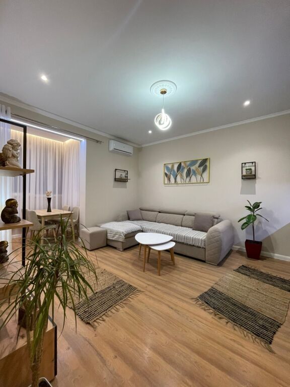 Jepet me qira apartament 1+1 📍 Përballë Kompleksi Delijorgji, Rruga e Kavajës