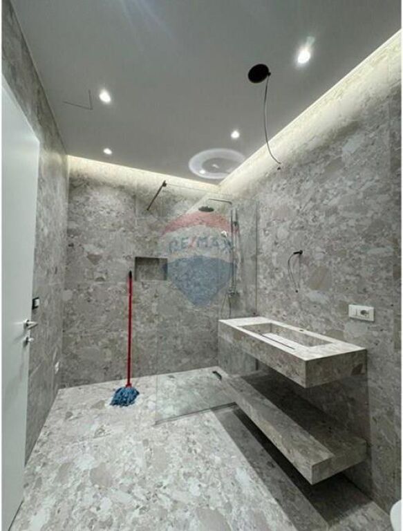 Shitet Apartament 2+1 tek Rruga e Elbasanit